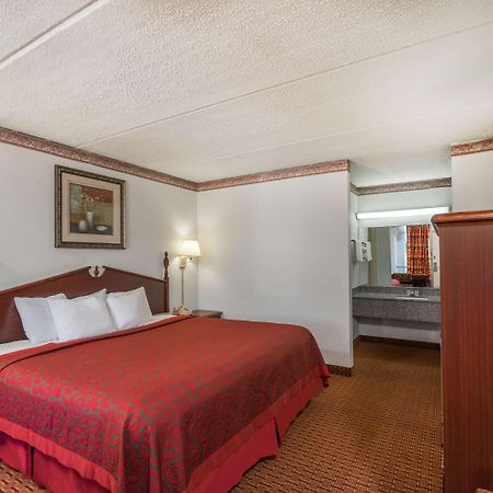 Days Inn By Wyndham Hurricane Mills Экстерьер фото