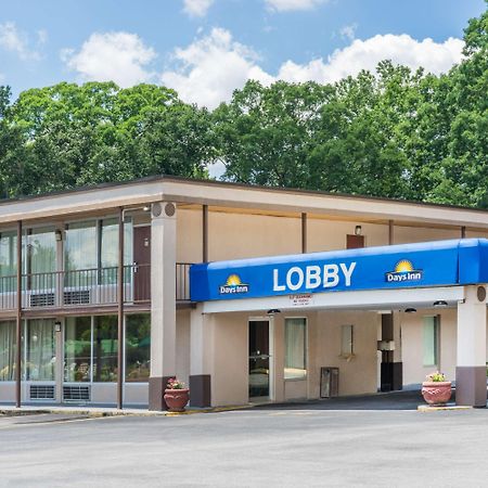 Days Inn By Wyndham Hurricane Mills Экстерьер фото