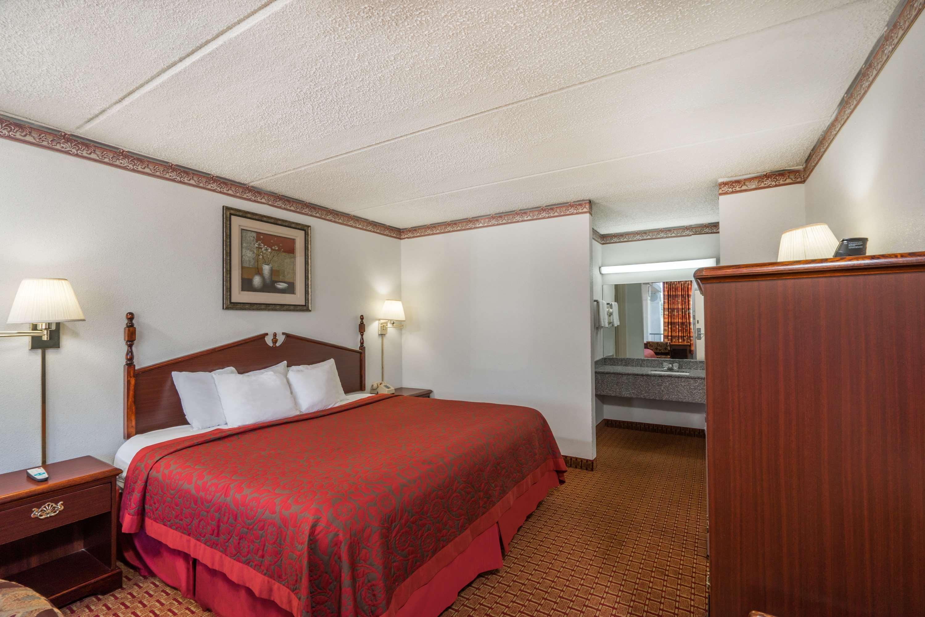 Days Inn By Wyndham Hurricane Mills Экстерьер фото